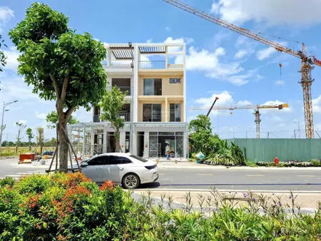 Nhà mặt phố ngay đường võ văn kiệt nối dài. giá chỉ nhỉnh 3tỷ7. thanh toán trả góp