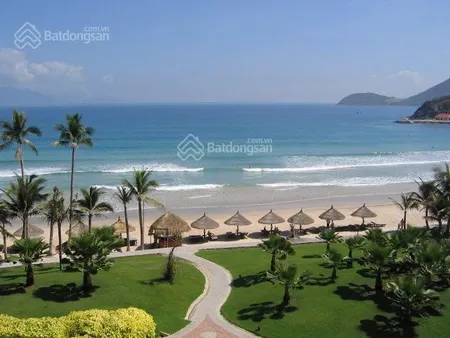 Bán khách sạn mt yên ninh, tp phan rang, dt 1528m2, view biển và núi. 0909 556 ***