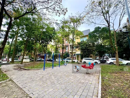 Bán đất phố duy tân 150m2 ô tô tránh vỉa hè view vườn hoa gần quận ủy cầu giấy