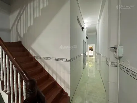 Bán nhà mt lê thị chợ quận 7 diện tích 5x24m, 2 tầng, đang kinh doanh chdv