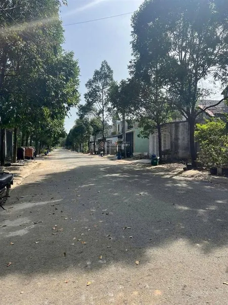 Bán nhanh lô đất siêu phẩm ngay đường n7 cách ql13 chỉ 650m dt 105m2 full thổ cư, công chứng liền