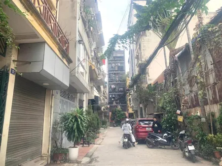 Bán đất ngõ ô tô tránh mt khủng phố giáp bát 100 m, c4 , mt 13 m, 26 tỷ