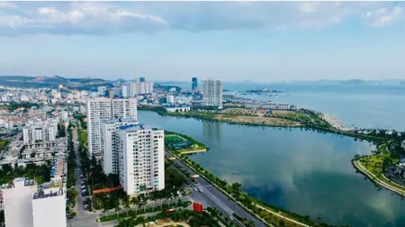 Chính chủ bán căn shophouse view biển 70m2 tại mặt đường hoàng quốc việt, bãi cháy, hạ long