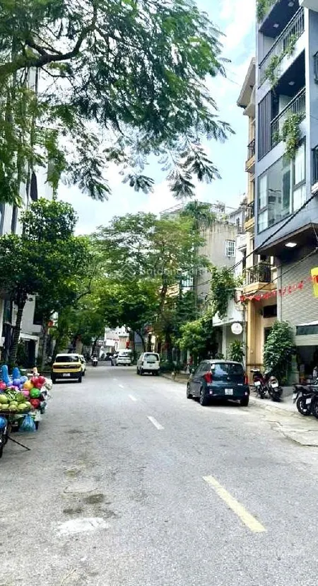 Mặt phố ái mộ. kinh doanh , cho thuê và làm văn phòng. vị trí trung tâm long biên