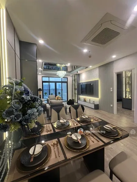 Bán gấp căn hộ tại royal city, 2pn, 132m2, 15.7 tỷ. 0365 691 ***