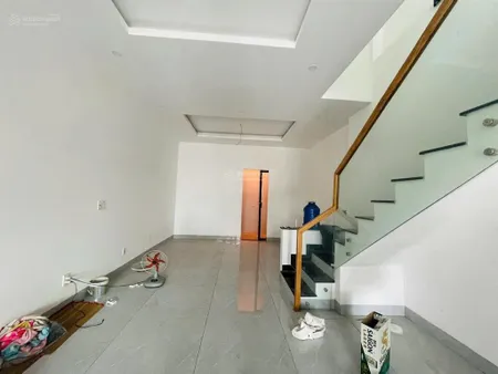 Nhà 2 tầng hướng đông nam hẻm ô tô gần phạm văn đồng