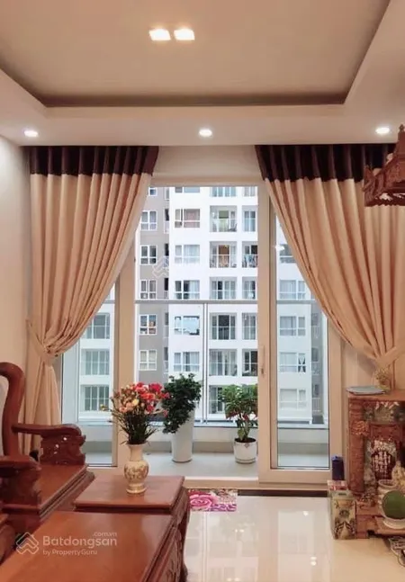 Cần bán căn hộ sky center, tân bình, 74m2, 2 phòng ngủ, 2wc, lầu cao, giá bán 6,1 tỷ. 0976 028 ***