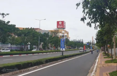 Gia đình tôi cần bán gấp bán đất mặt tiền đường 3/2 gần biển, full thổ cư xây 12 tầng chỉ 150tr/m2