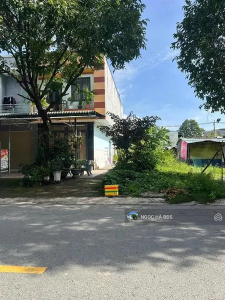 Chủ đáo hạn bán gấp lô 150m2 giá 1 tỷ 150 mt đường n5 5b kcn bàu bàng, đường nhựa 8m, sổ sẵn