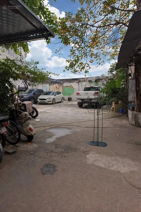 Bán đất khu vực trấn vũ, dt 135m x mặt tiền 8m, gara ô tô, 60 tỷ