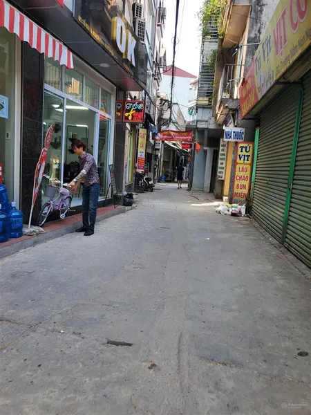 5.4 tỷ. ở đầu tư. lô đất 40m2, mặt tiền 4m. đường 2.9m, cách ô tô 100m. nguyên xá minh khai