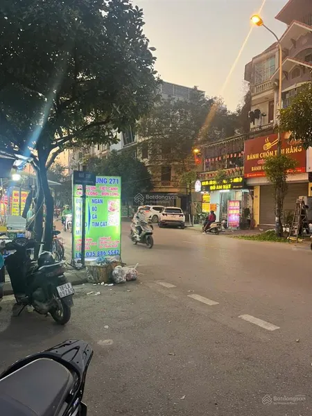 Chỉ 12 tỷ, bán gấp đất mặt phố văn quán, 35m2, mt 3,5m, kinh doanh, vỉa hè, ô tô tránh, không lỗi