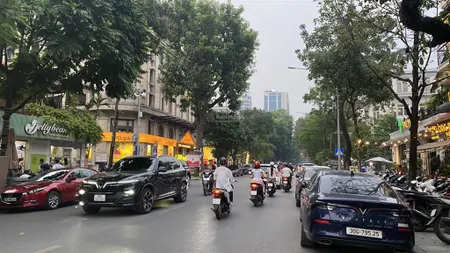 Bán nhà phố quang trung trần hưng đạo 90m2 mặt tiền 6,5m chỉ chào 51 tỷ. vị trí cực hiếm có