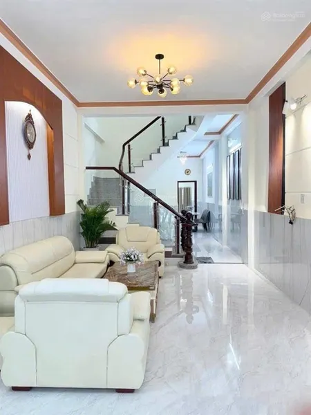 Gia đình cần tiền bán gấp nhà đs 8 hbc giá chưa đến 3 tỷ cách phạm văn đồng chỉ 300m shr