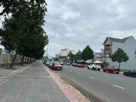 Bán lô đất đường phạm hùng, đối diện công viên bà rịa. thích hợp kinh doanh buôn bán