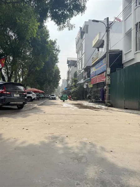 Bán đất vàng x2 đông trù. khu vực kinh doanh sầm uất. giá giảm sâu 400 tr chỉ còn 18 tỷ 800 tr