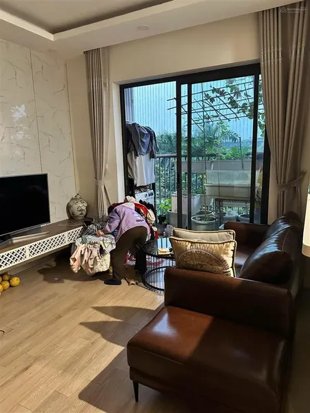 Chính chủ bán căn hộ 83m2. tầng thấp. 3pn 2vs full nội thất. cửa đb ban công tn