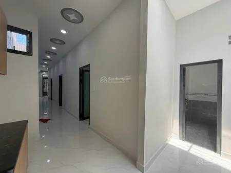 Cách man thiện vài bước chân, một căn nhà 5*20m, chỉ 6 tỷ, đường thông
