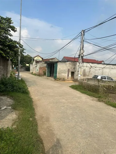 Bán lô góc 2 mặt tiền 300m2 có 80 thổ cư,đường rộng 8m trục chính tân tiến, chương mỹ