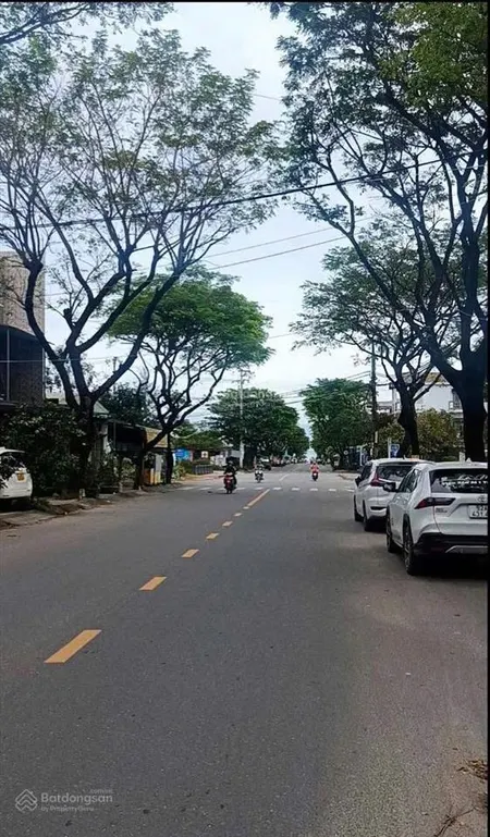 Đường 10m5 trần đình tri, trục thông biển diện tích 103m2. ngang 5m. hướng đông nam