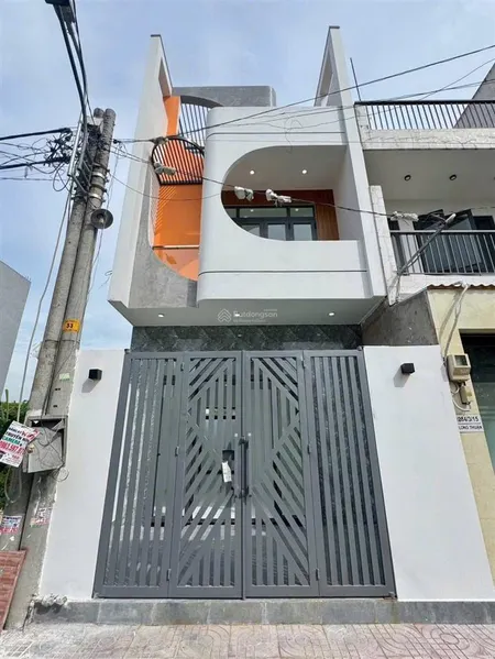 Bán căn nhà đẹp giá tốt ngay trung tâm phường long phước gần trường đại học luật
