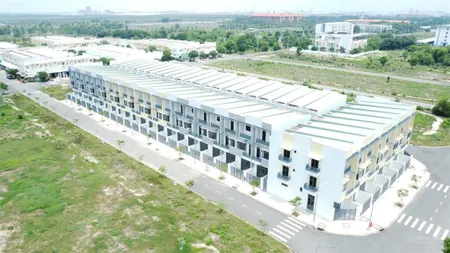 Nhà 1 trệt 2 lầu 64m2 chỉ 2.040 tỷ ngay kcn phước đông, sổ sẵn sang tên ngay cho thuê 12tr/tháng
