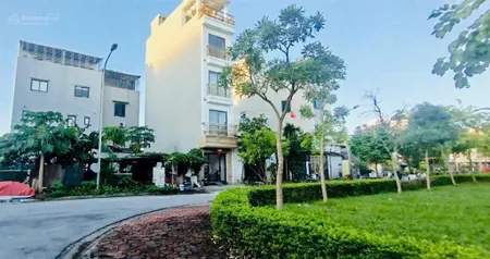 Hoa hậu đất đẹp cực hiếm khu tđc giang biên việt hưng long biên. dt 58m2, mt 5m, view vườn hoa