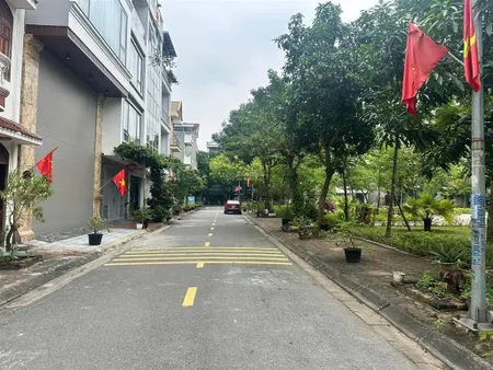 Chính chủ bán 90m2 đất tđc giang biên mặt tiền 6m đường 13m, vỉa hè to