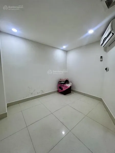 Bán nhà lô góc tt quận 1 42m2 nở hậu tài lộc dòng tiền 20 tr/tháng 9 tỷ