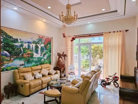 Giảm mạnh. bán căn góc khu dân cư gia hoà 9x28. 252m2 giá 23,9tỷ. có thang máy. nội thất cao cấp