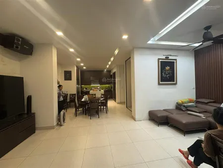 Gđ cần bán nhà mặt phố chương dương, hải dương, mặt tiền 8m, vỉa hè rộng, kd tốt, thiết kế hiện đại