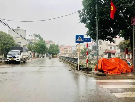 Siêu phẩm tựu phúc, ô tô 7 chỗ vào đất, 3 bước ra ô tô tránh.