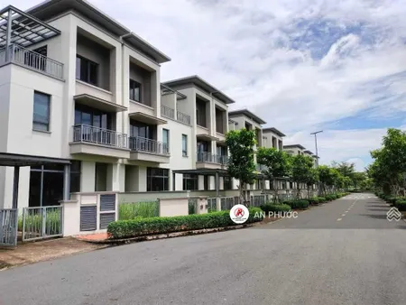 Bán căn nhà phố small swan park đông sài gòn, ngay trung tâm tp mới nhơn trạch cửa ngõ sân bay