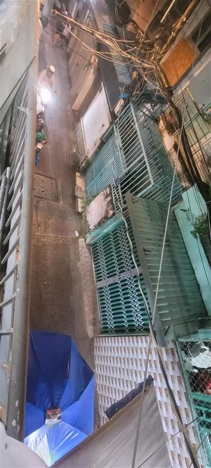 Nhỉnh 6 tỷ là ở ngay nhà 2 tầng 62m2 đ. bùi đình túy q.bt, gần chợ bà chiểu