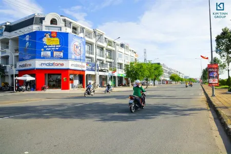 Shophouse đối diện kcn, tạo dòng tiền 30tr/tháng, trả trước 30% nhận nhà, sổ sẵn sang tên