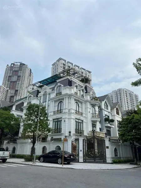 Gia đình cần bán biệt thự đơn lập mỹ đình view vườn hoa lô góc siêu đẹp. 220m2 90 tỷ
