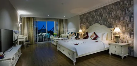 Bán khách sạn 4* mặt phố lò sũ, 305m2, 15 tầng, giá 810 tỷ, khách sạn tuyệt đẹp, gần hồ gươm