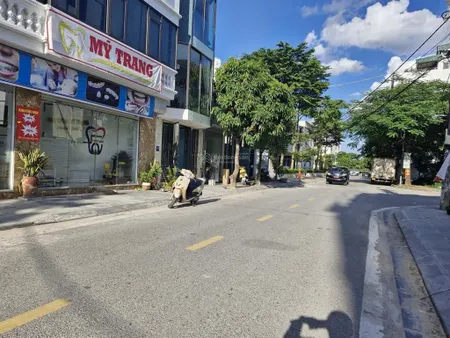 Bán đất thạch bàn, cổ linh, 82m2, mt 5.3m, giá 32.8 tỷ, ô tô tránh, vỉa hè, kinh doanh siêu đắc địa