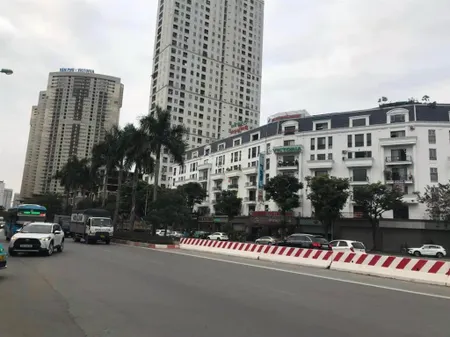 Cần bán gấp shophouse v6 khu đô thị văn phú, ngay cột đồng hồ, 90m2x6t, đang cho thuê 35 tr/th