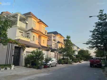 Cần bán gấp biệt thự đơn lập sổ hồng dt 225,3(11,2x20) khu compound luisgadern có 13 căn