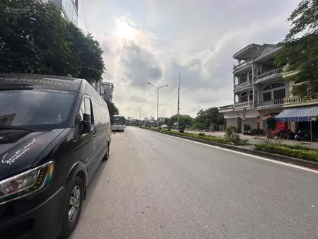 Chính chủ cần tiền nhờ bán giúp thửa đất mặt đường 30m trục chính lô 9 lê hồng phong