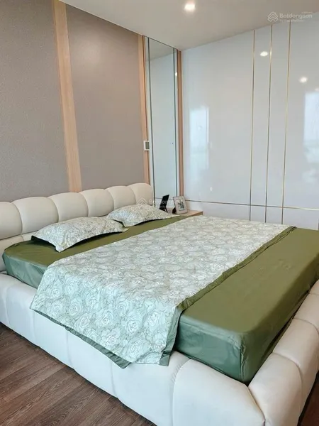 Chủ mót bán giảm sâu còn 21,9tỷ cho căn 212m2, sunshine golden river full nội thất cao cấp, căn góc