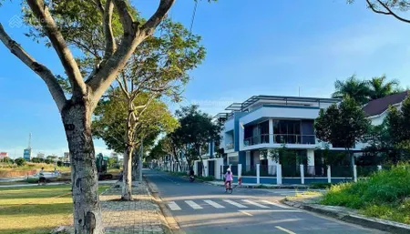 Cần bán gấp 1 căn biệt thự 160m2 đường 12m giá 12.8tỷ giảm sốc còn 11.8tỷ 0938 051 ***