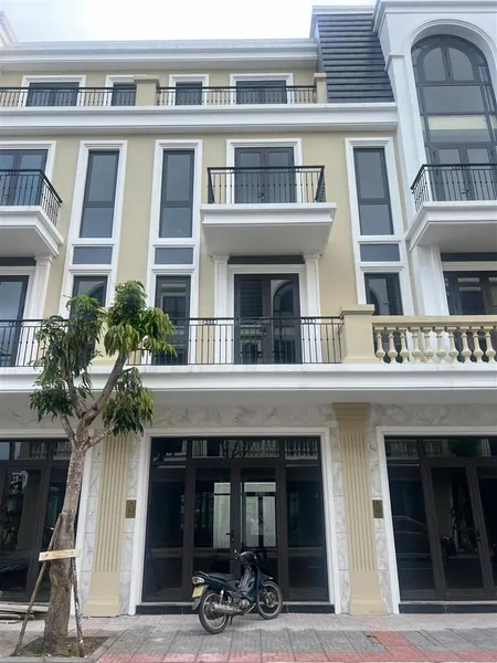 Cực kỳ hiếm, duy nhất căn liền kề golden point mặt đường thời đại tđ347 đối diện công viên 5000m²