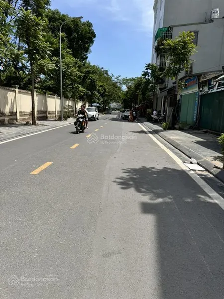 Bán đất phân lô thạch bàn 100m² , ôtô tránh , vỉa hè kinh doanh giá chào 16,8tỷ còn tl .