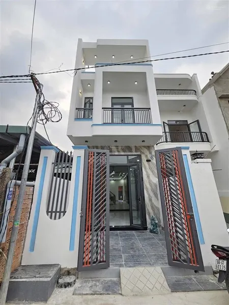 Bánh nhà riêng 98mv.bình chuẩn. thuận an .bình dương.sân xe hơi