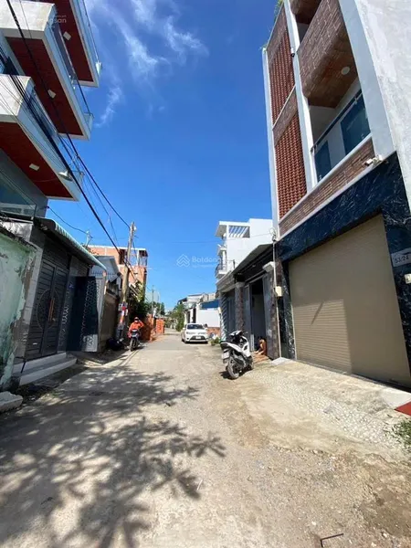 Đất phân lô 4x19.3m. sổ hồng riêng. hẻm xe hơi thông đường thạnh lộc 15 cách gò vấp 3 phút
