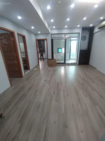 Bán căn hộ chung cư dịch vọng , nhà mới ở ngay , căn góc 2 thoáng , ban công hướng mát