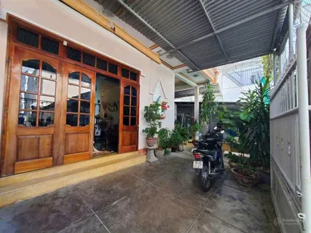 Nhà 1,5 tầng, hẻm hòn chồng ra biển hòn chồng 250. cách đường ô tô 30m, giá 13,5 tỷ