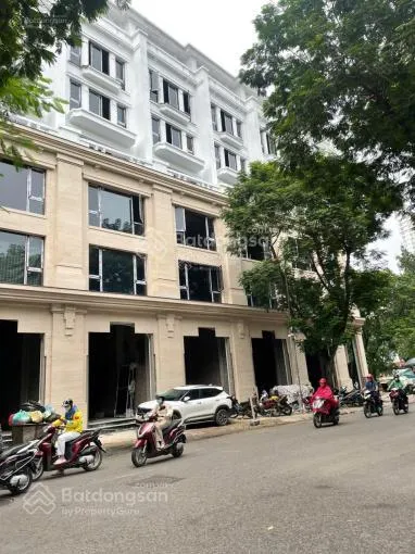 [chính chủ] tôi cần bán 2 căn liền kề mặt phố chùa láng, quận đống đa, dt 240 m, 7 tầng, mt 10 m